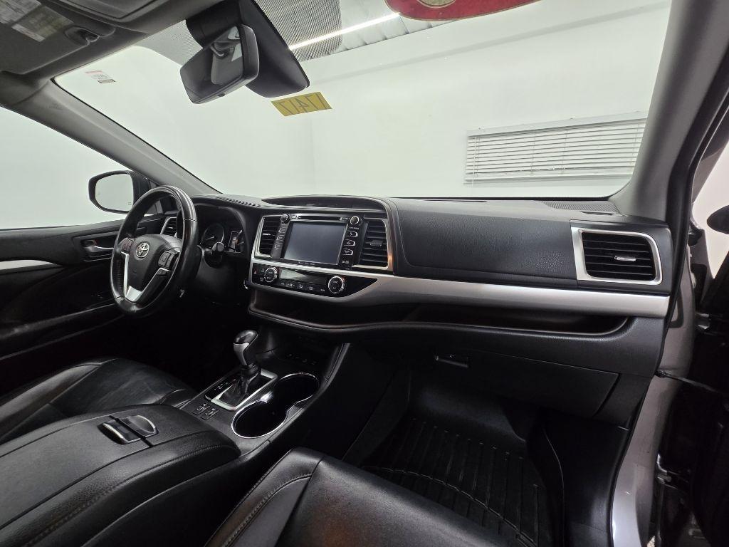 Toyota Highlander XLE AWD V6 2019