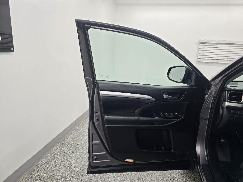 Toyota Highlander XLE AWD V6 2019