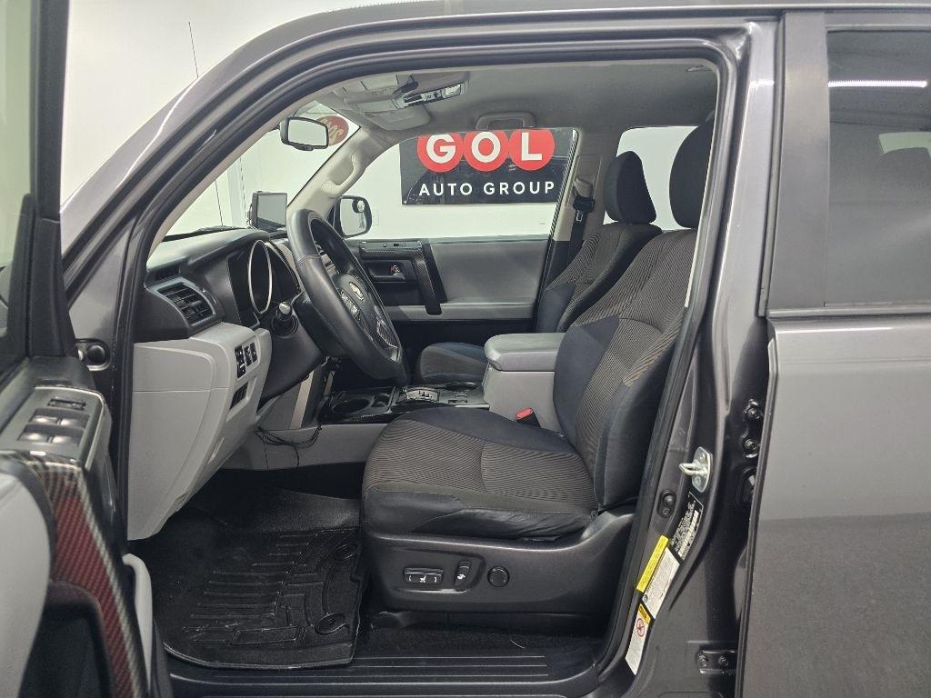 Toyota 4Runner SR5 4dr V6 Auto 2WD 2012