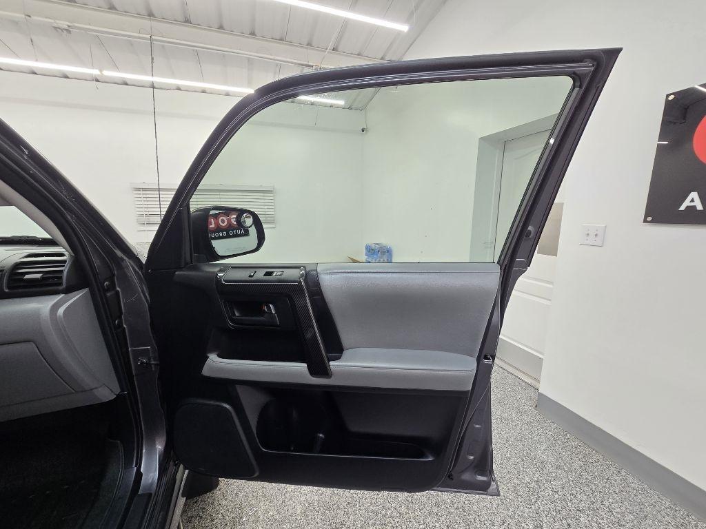 Toyota 4Runner SR5 4dr V6 Auto 2WD 2012