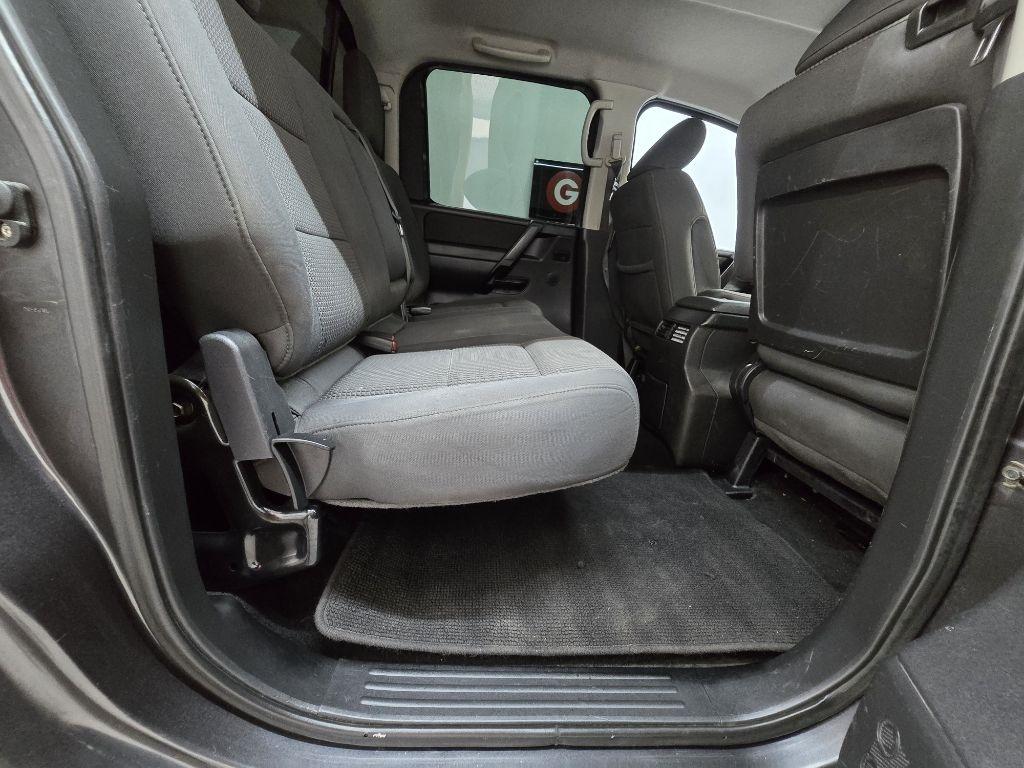 Nissan Titan S Crew Cab 2WD 2012