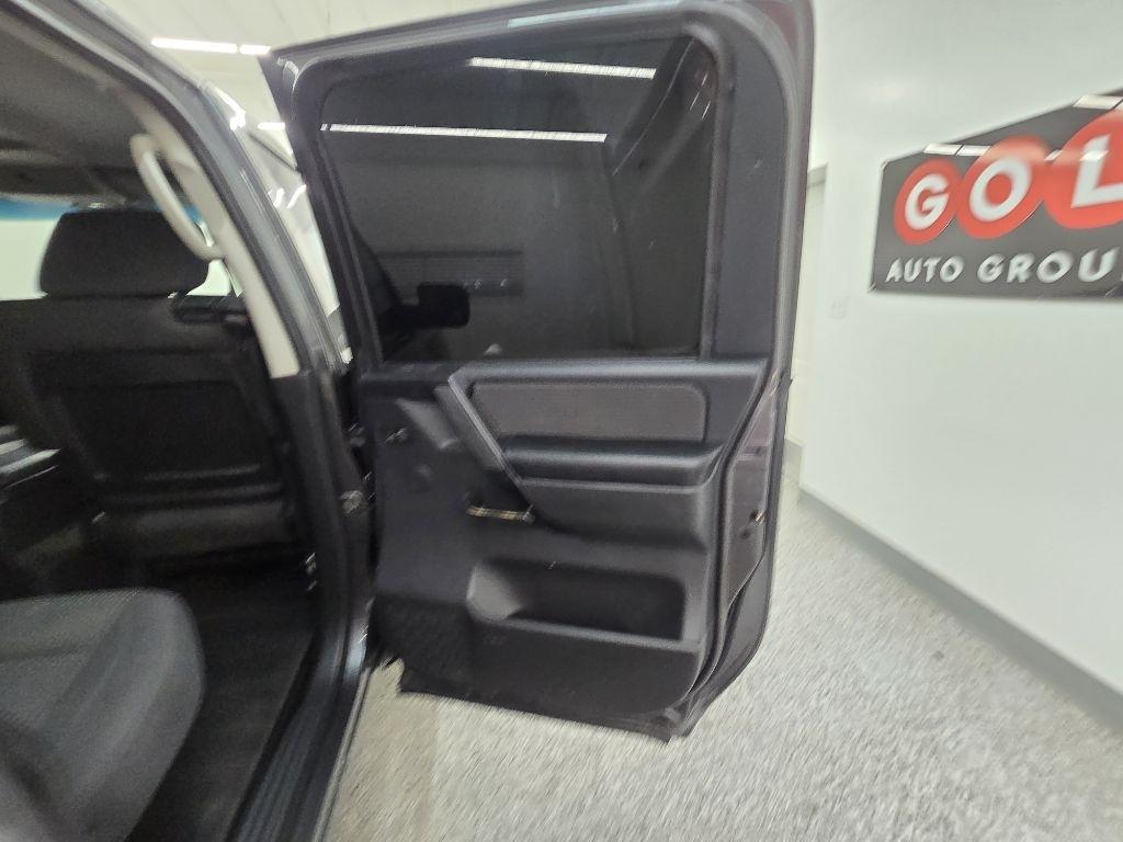 Nissan Titan S Crew Cab 2WD 2012