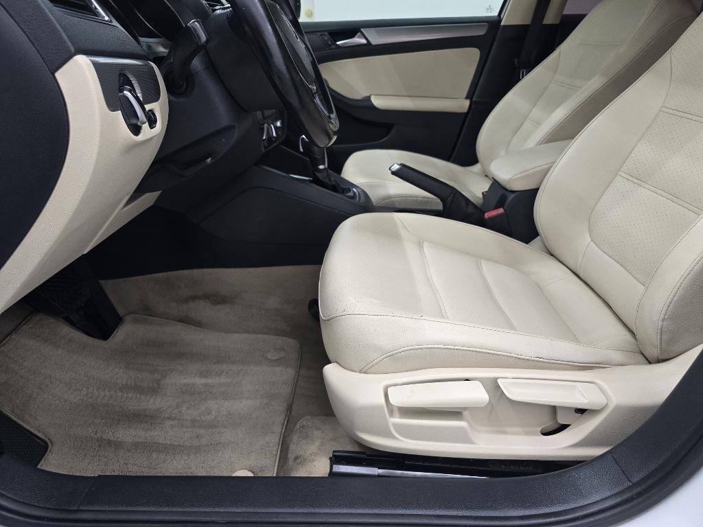 Volkswagen Jetta SE 6A 2016