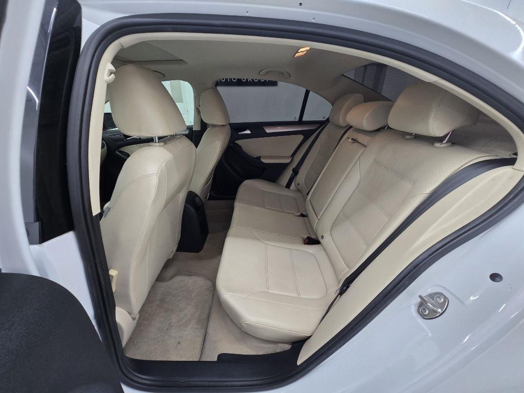 Volkswagen Jetta SE 6A 2016