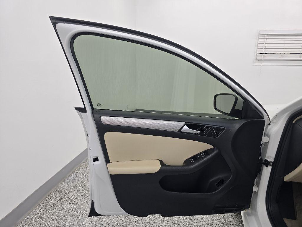 Volkswagen Jetta SE 6A 2016