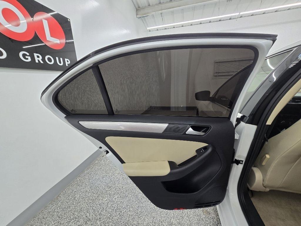 Volkswagen Jetta SE 6A 2016