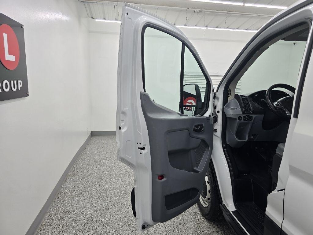 Ford Transit 250 Van Low Roof w/Sliding Pass. 130-in. WB 2019