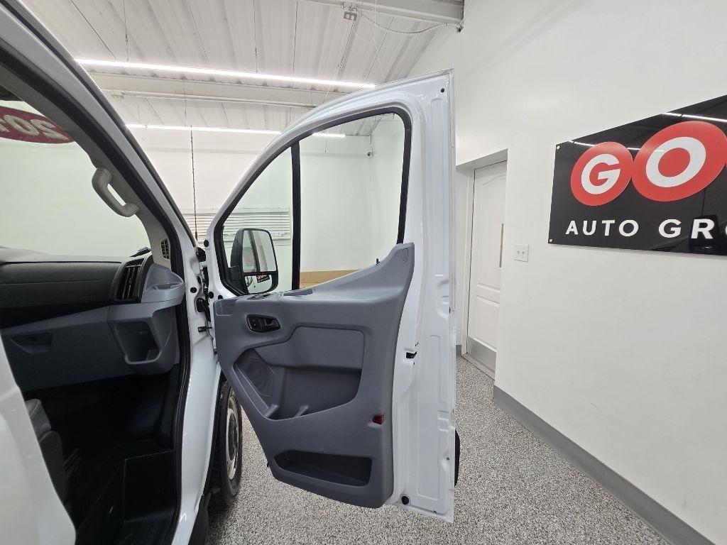 Ford Transit 250 Van Low Roof w/Sliding Pass. 130-in. WB 2019