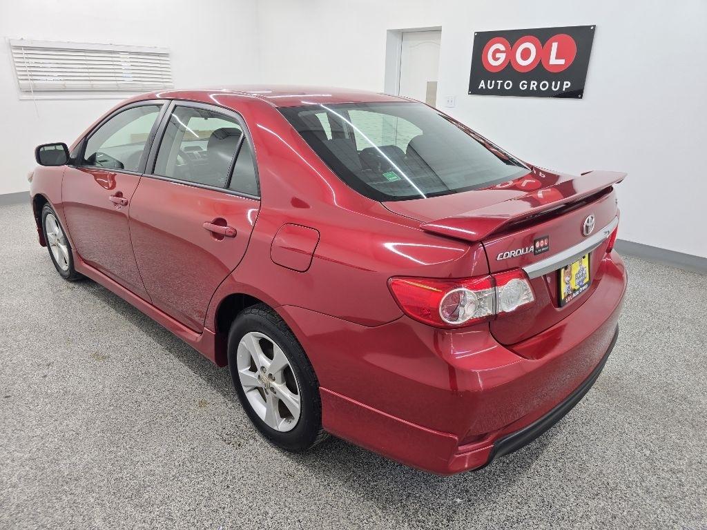Toyota Corolla S 5-Speed MT 2012