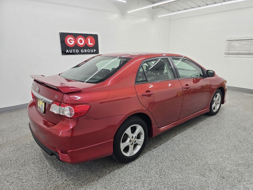 Toyota Corolla S 5-Speed MT 2012