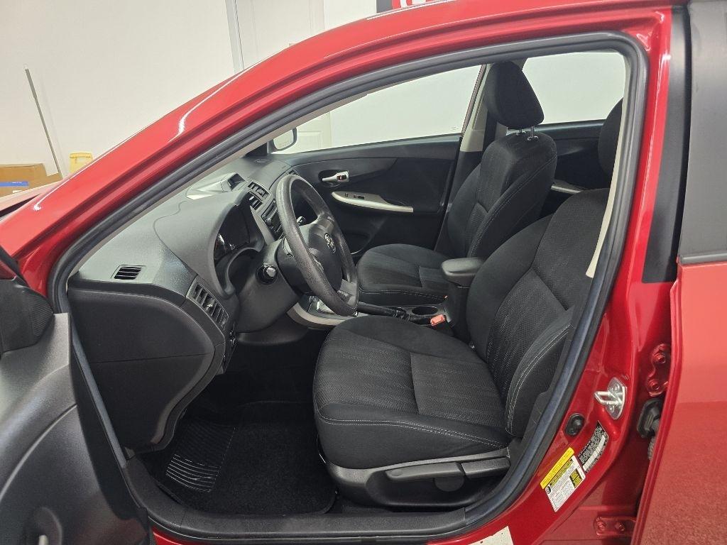Toyota Corolla S 5-Speed MT 2012
