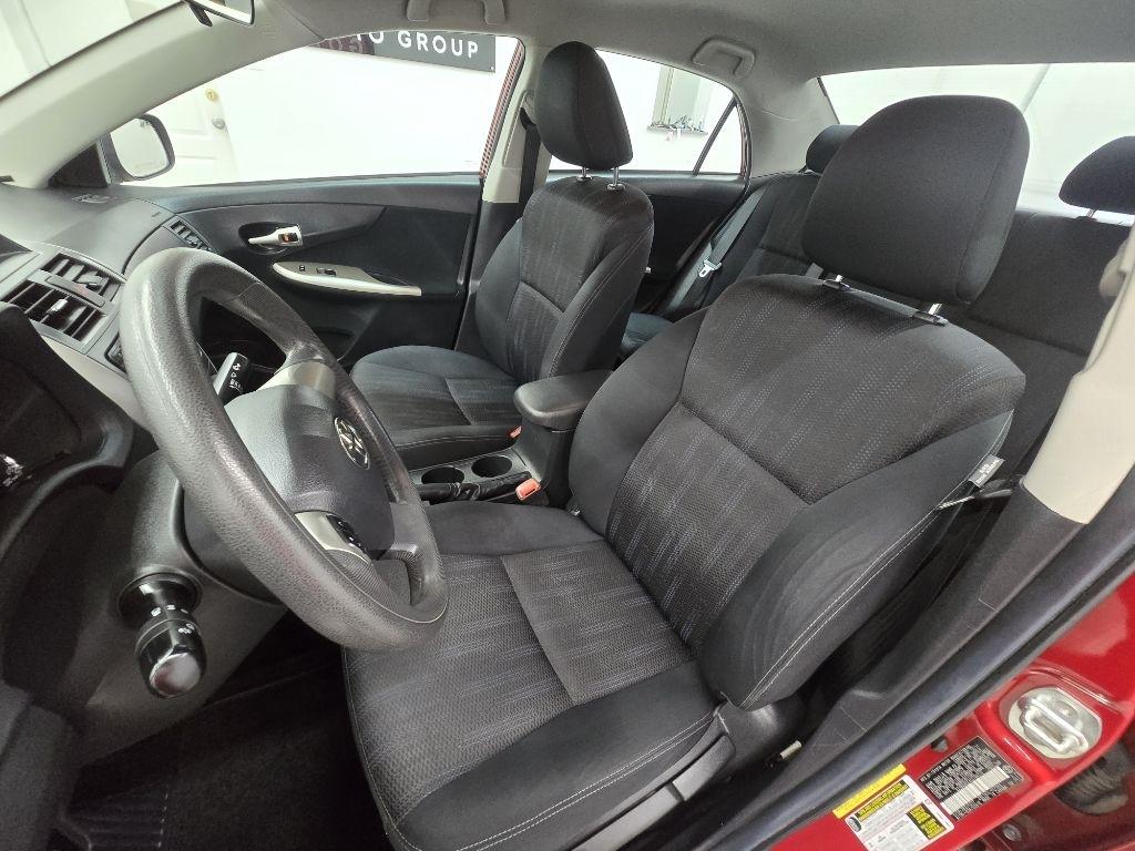 Toyota Corolla S 5-Speed MT 2012