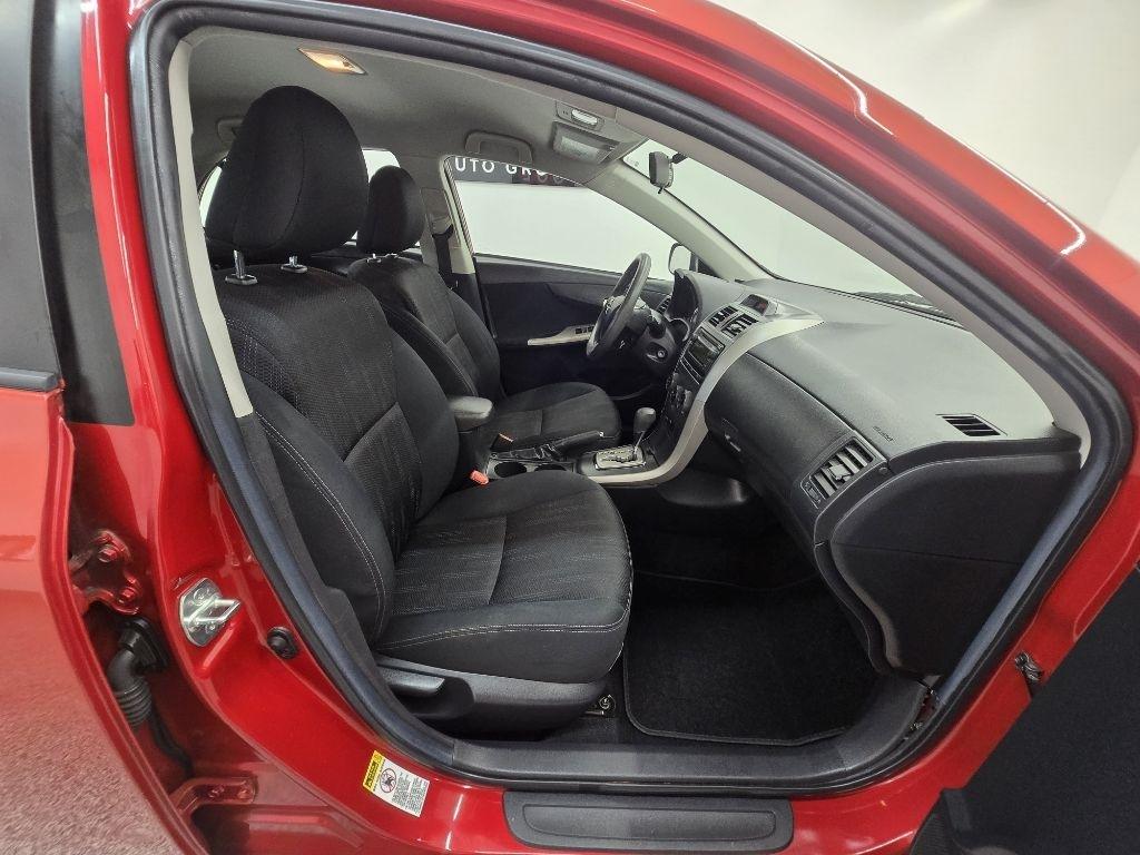 Toyota Corolla S 5-Speed MT 2012