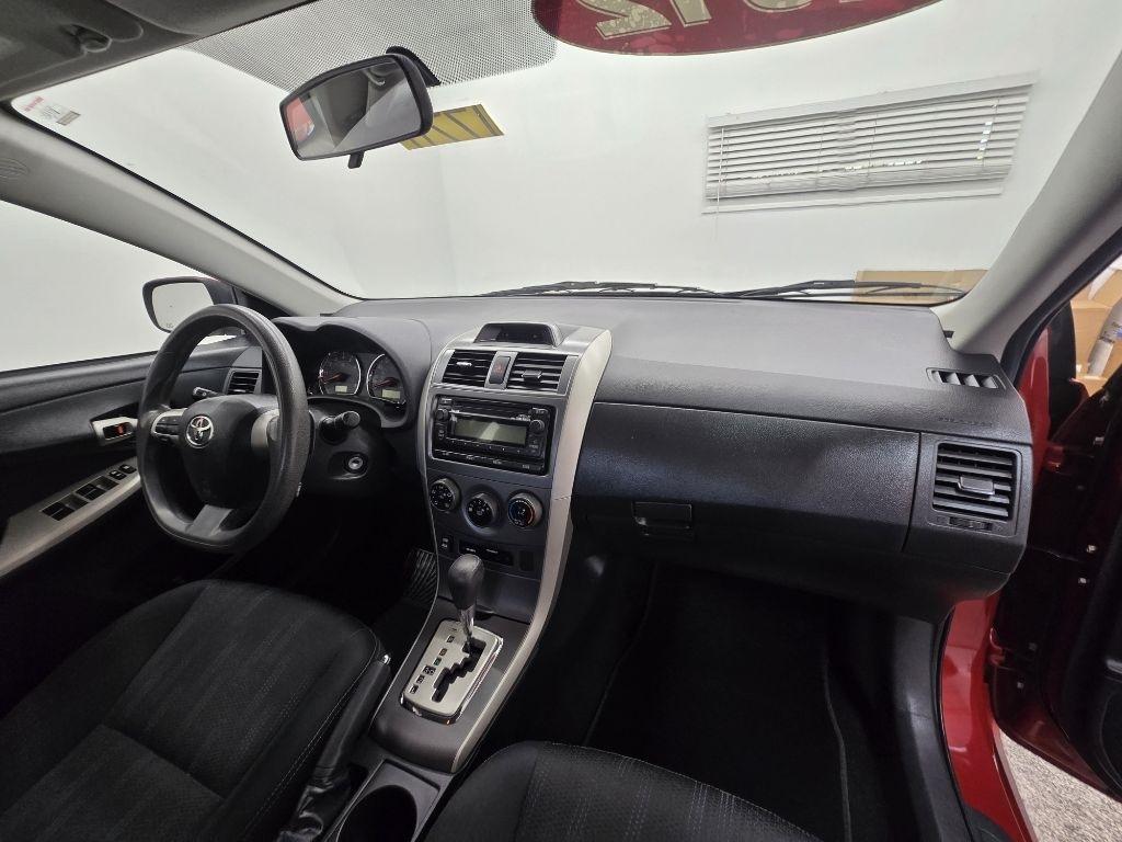 Toyota Corolla S 5-Speed MT 2012