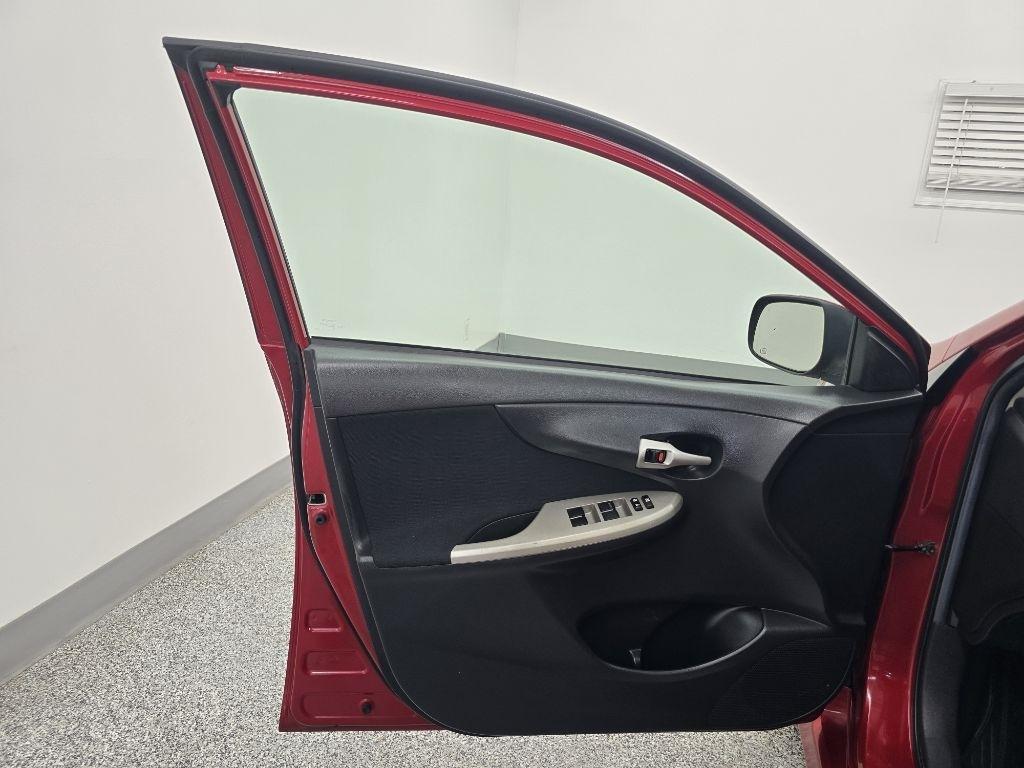 Toyota Corolla S 5-Speed MT 2012