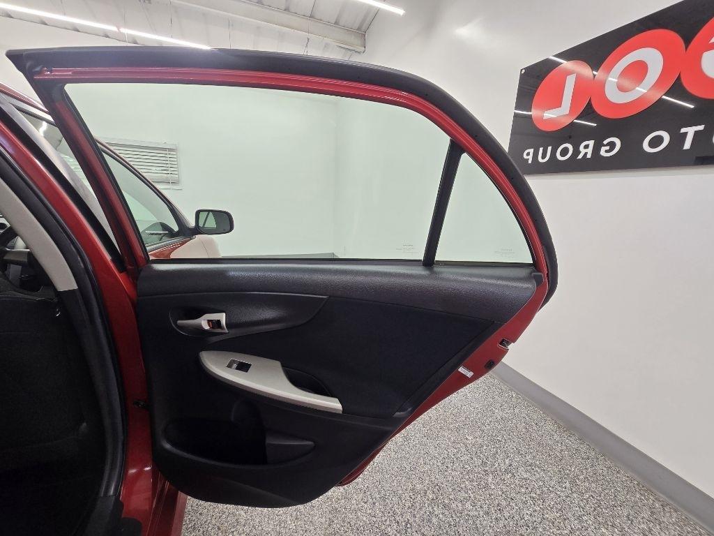 Toyota Corolla S 5-Speed MT 2012