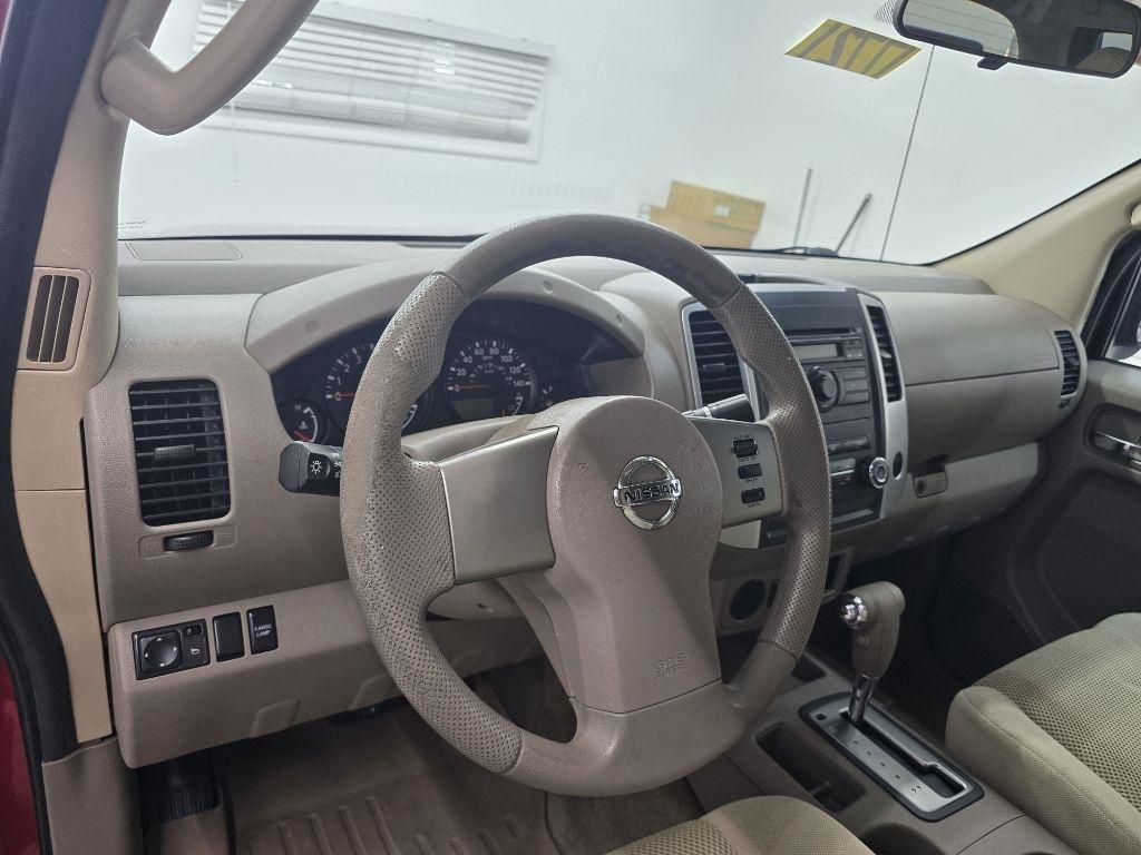 Nissan Frontier LE Crew Cab 2WD 2010