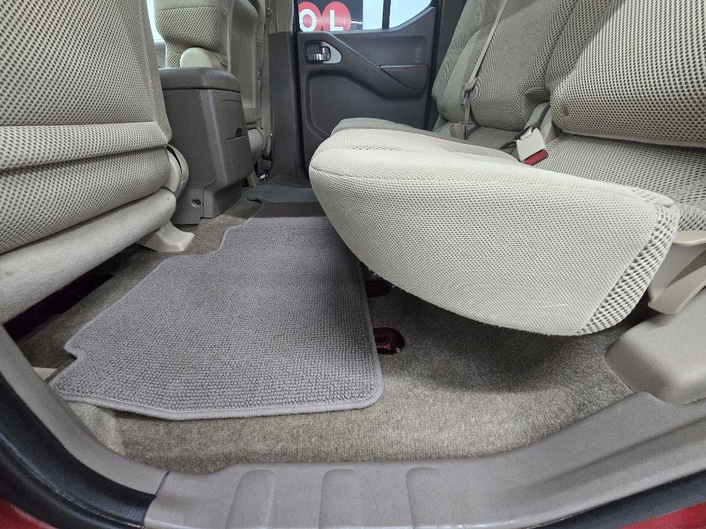 Nissan Frontier LE Crew Cab 2WD 2010