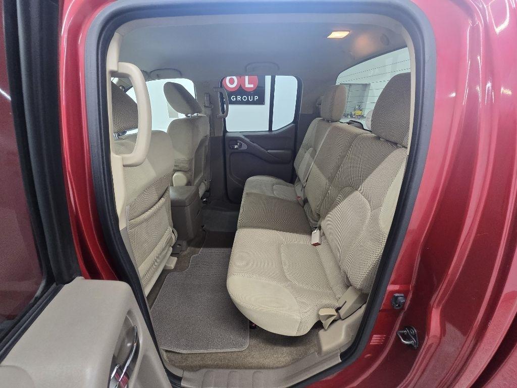 Nissan Frontier LE Crew Cab 2WD 2010