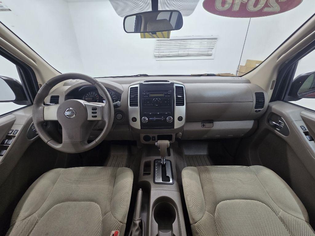 Nissan Frontier LE Crew Cab 2WD 2010