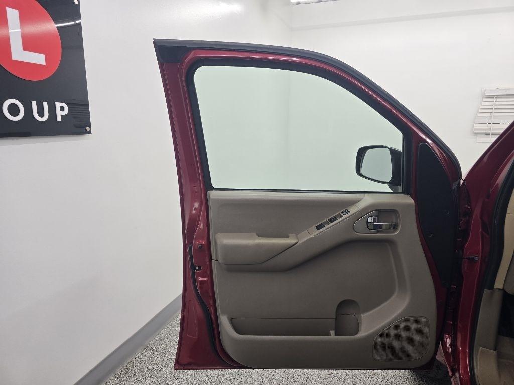 Nissan Frontier LE Crew Cab 2WD 2010