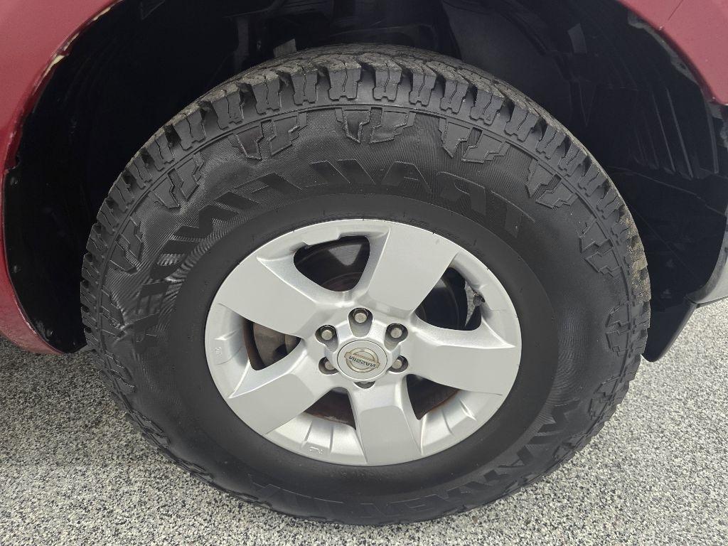 Nissan Frontier LE Crew Cab 2WD 2010