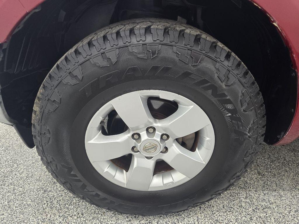 Nissan Frontier LE Crew Cab 2WD 2010