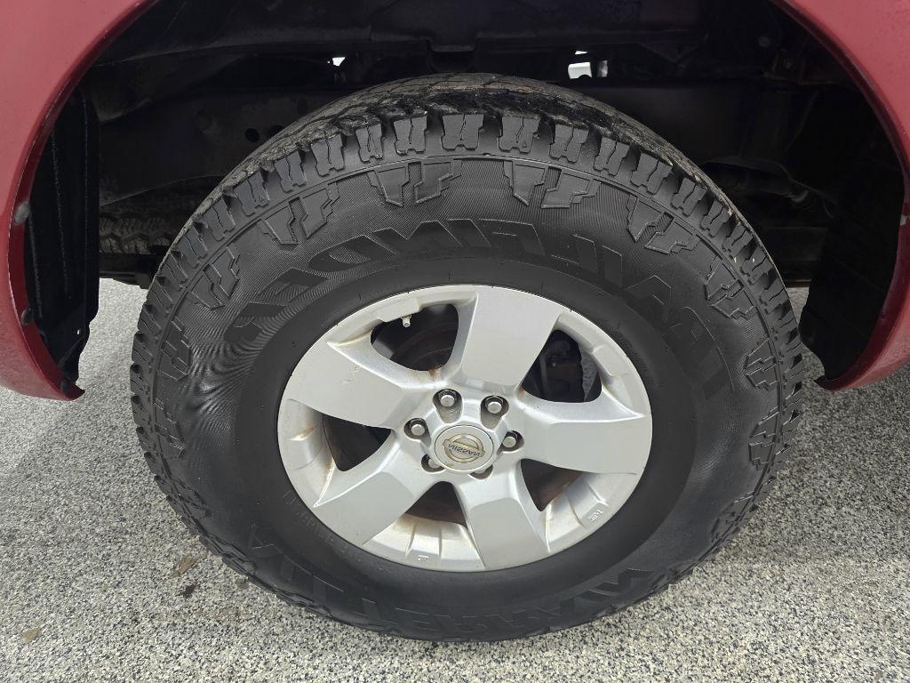 Nissan Frontier LE Crew Cab 2WD 2010