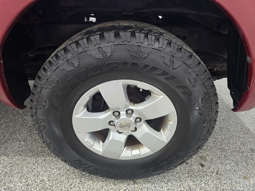 Nissan Frontier LE Crew Cab 2WD 2010