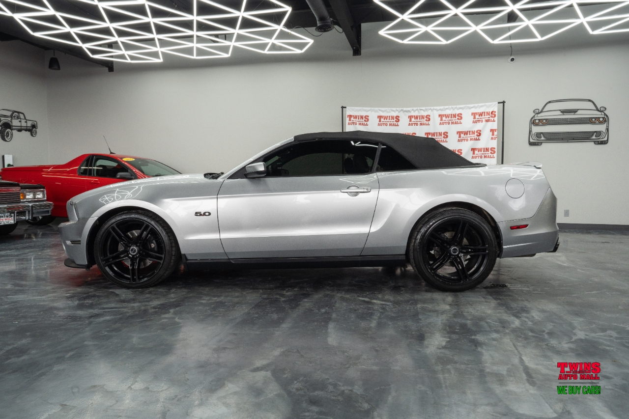 Ford Mustang GT convertible 2011