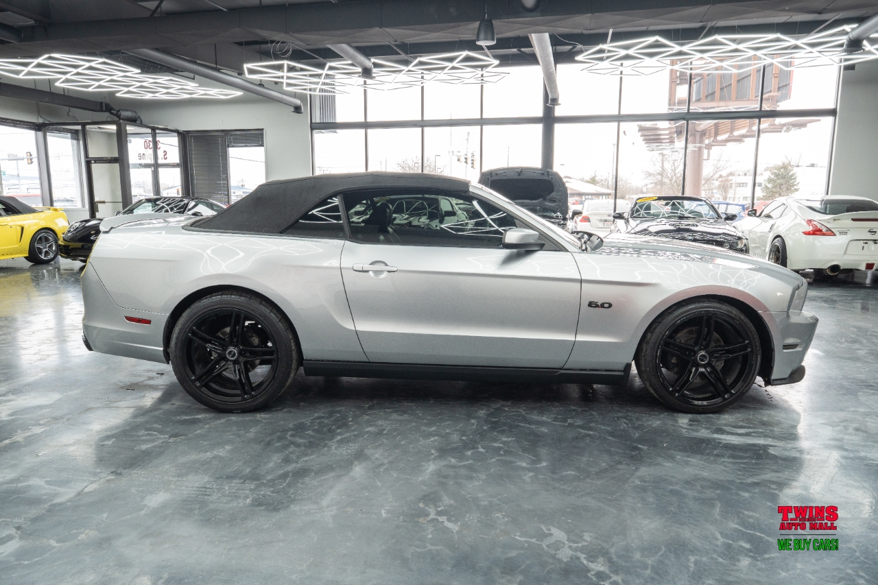 Ford Mustang GT convertible 2011