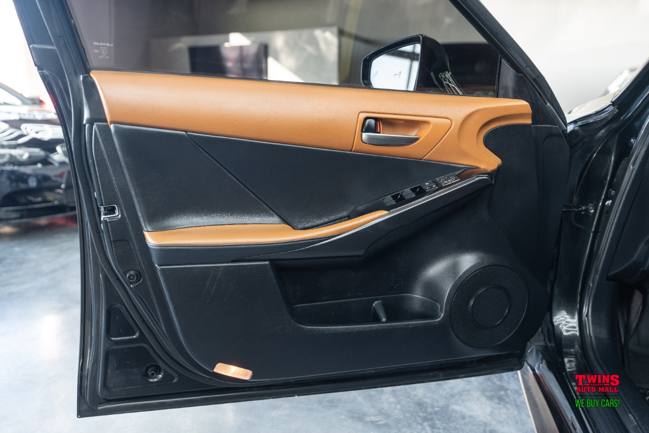 Lexus IS 350 AWD 2021