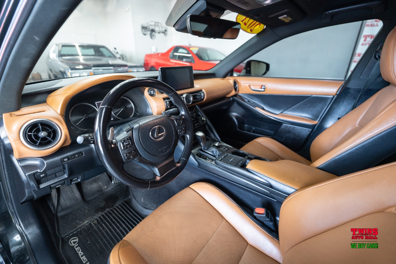 Lexus IS 350 AWD 2021