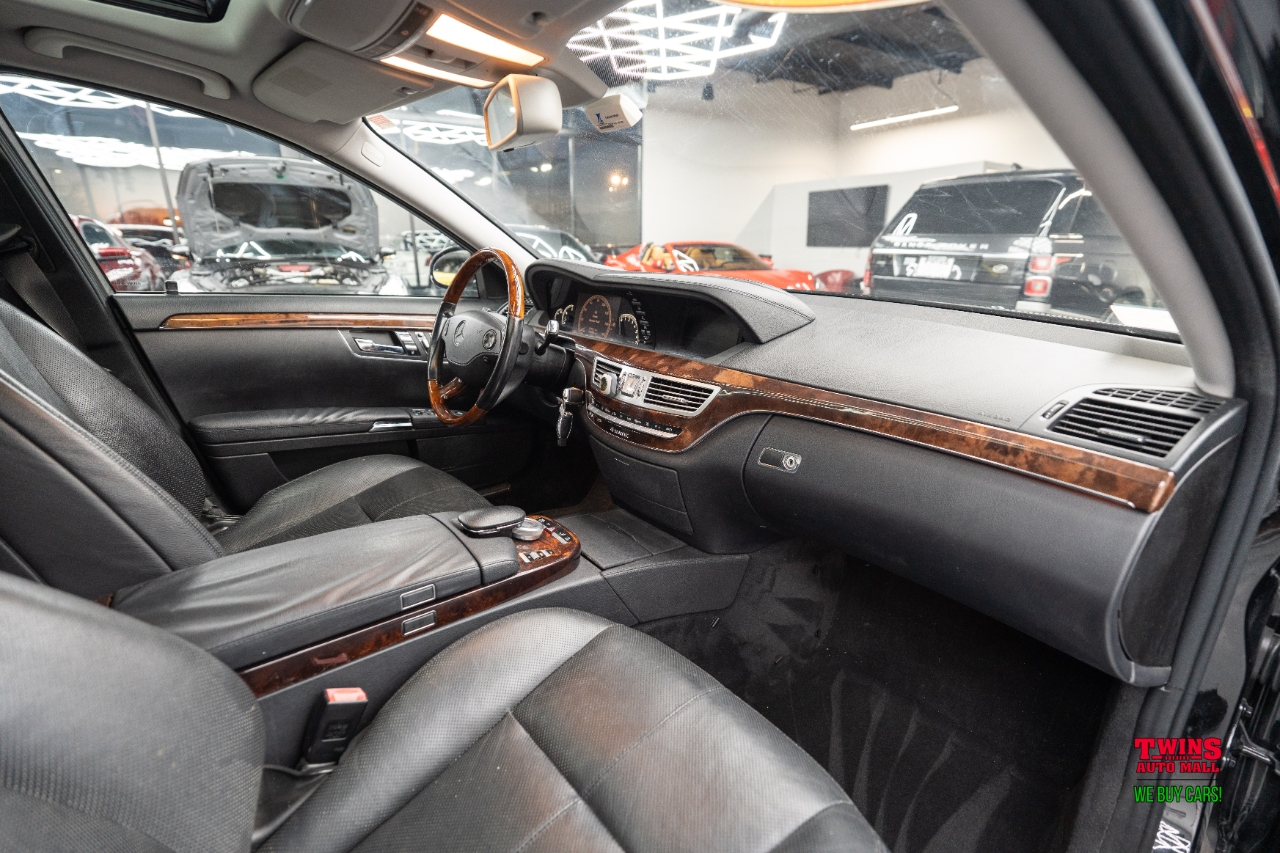 Mercedes-Benz S-Class S550 2008