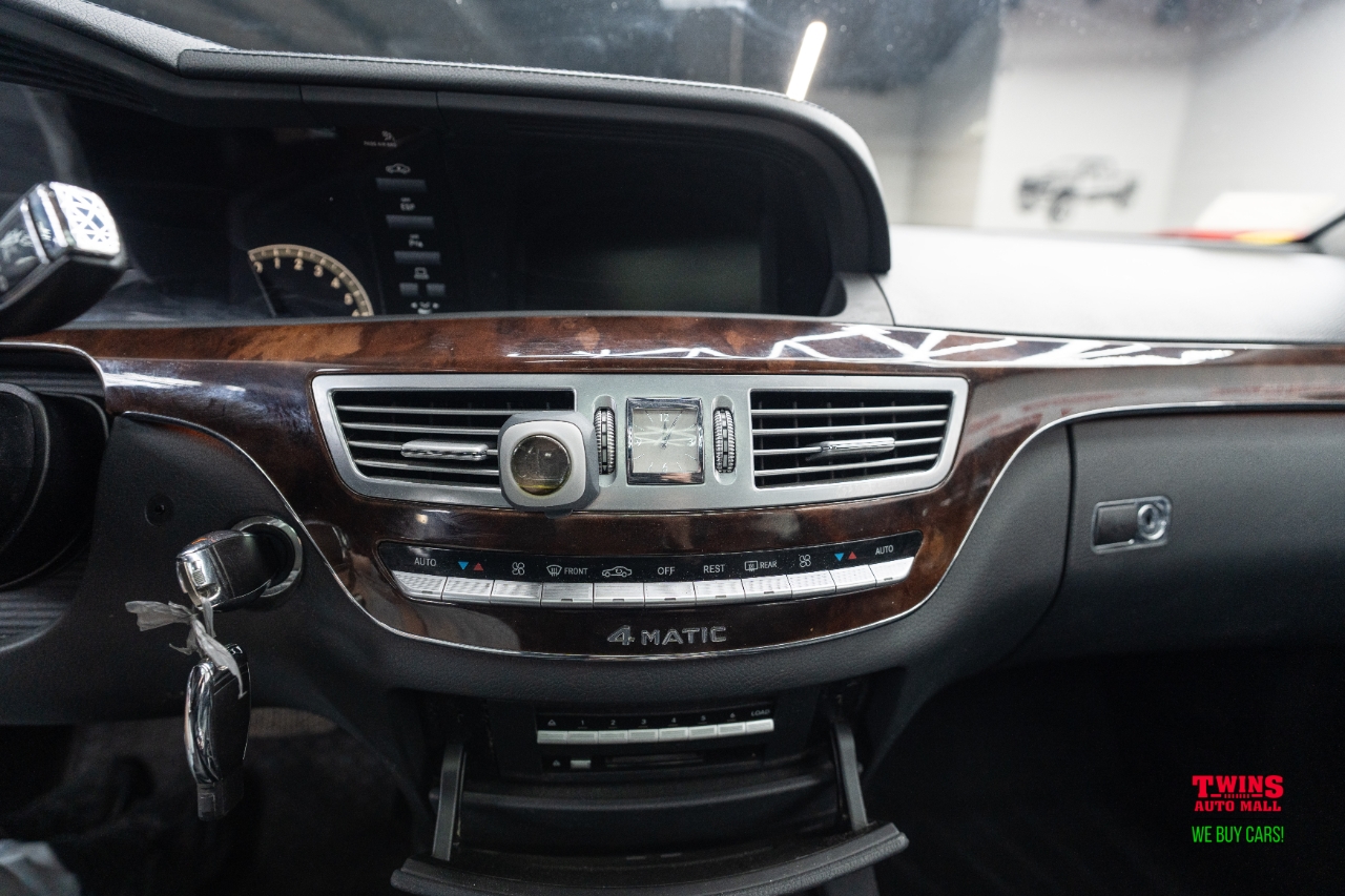 Mercedes-Benz S-Class S550 2008