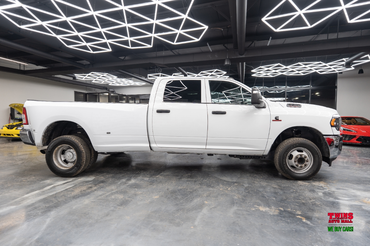 RAM 3500 Tradesman Crew Cab 4WD DRW 2023