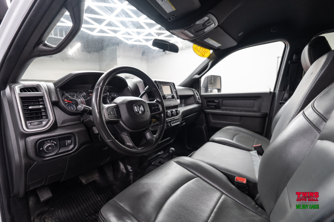 RAM 3500 Tradesman Crew Cab 4WD DRW 2023