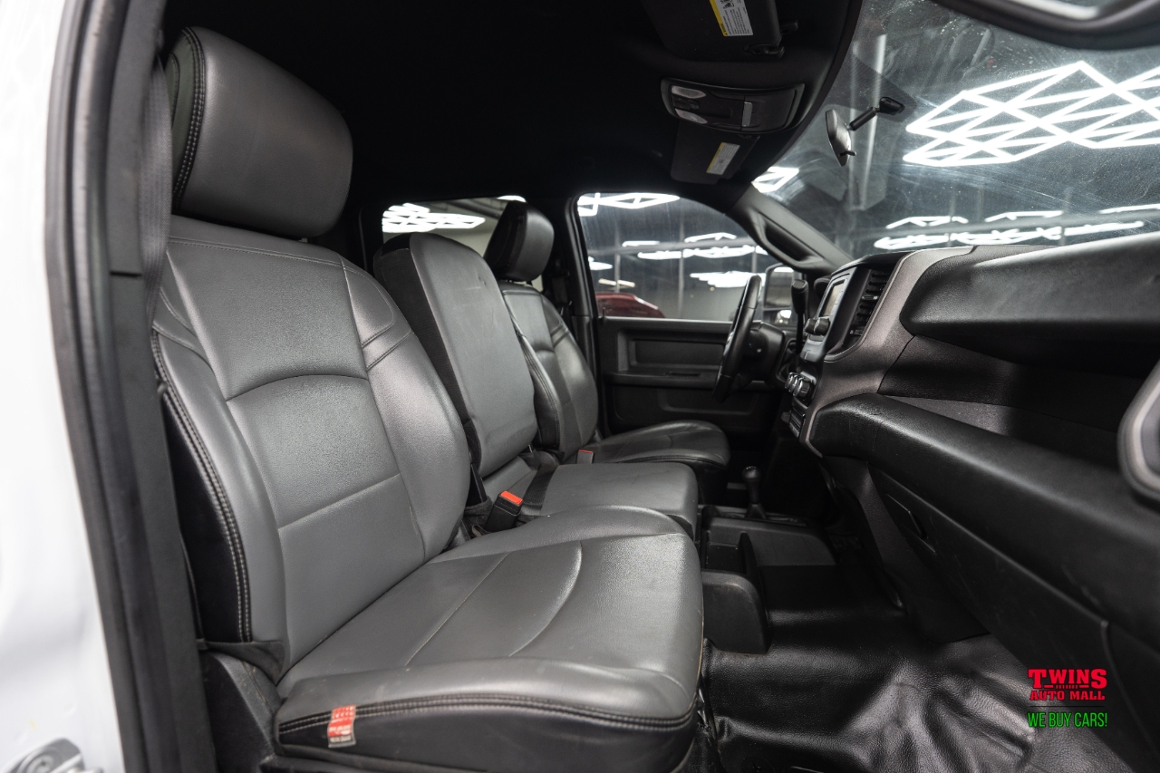 RAM 3500 Tradesman Crew Cab 4WD DRW 2023