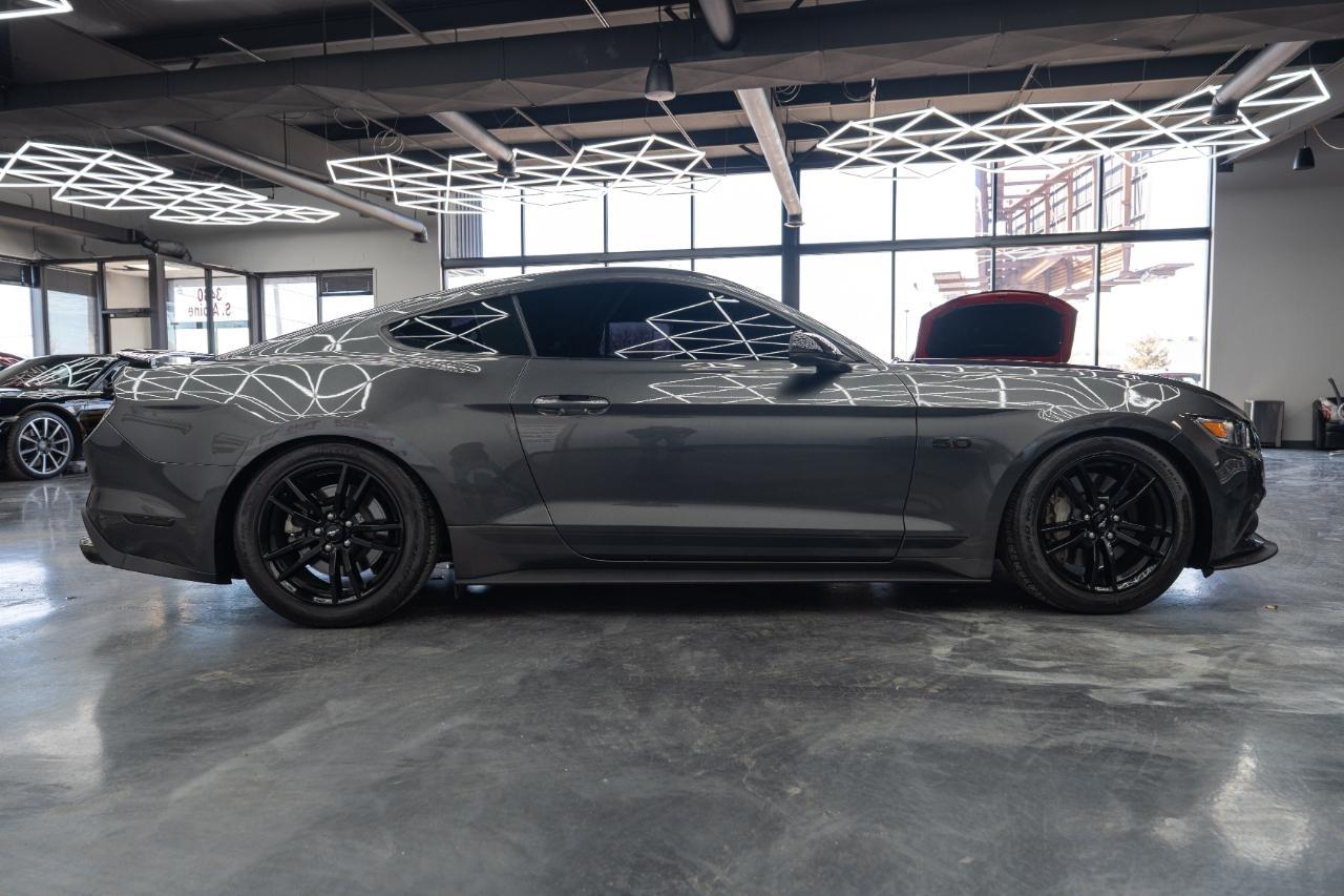 Ford Mustang GT Premium Coupe 2016