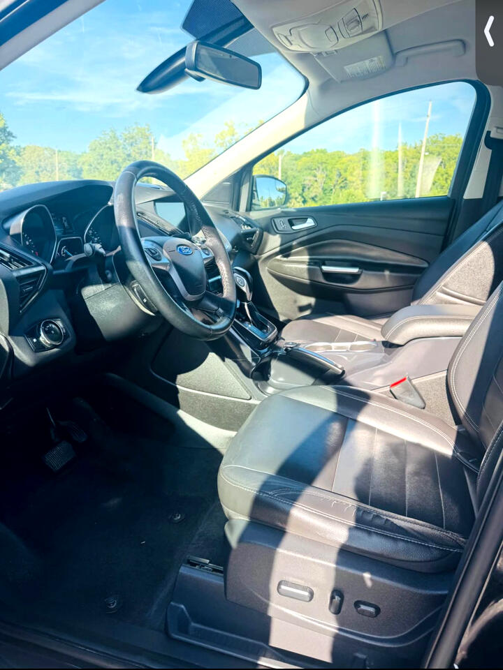 Ford Escape Titanium 4D SUV AWD 2014