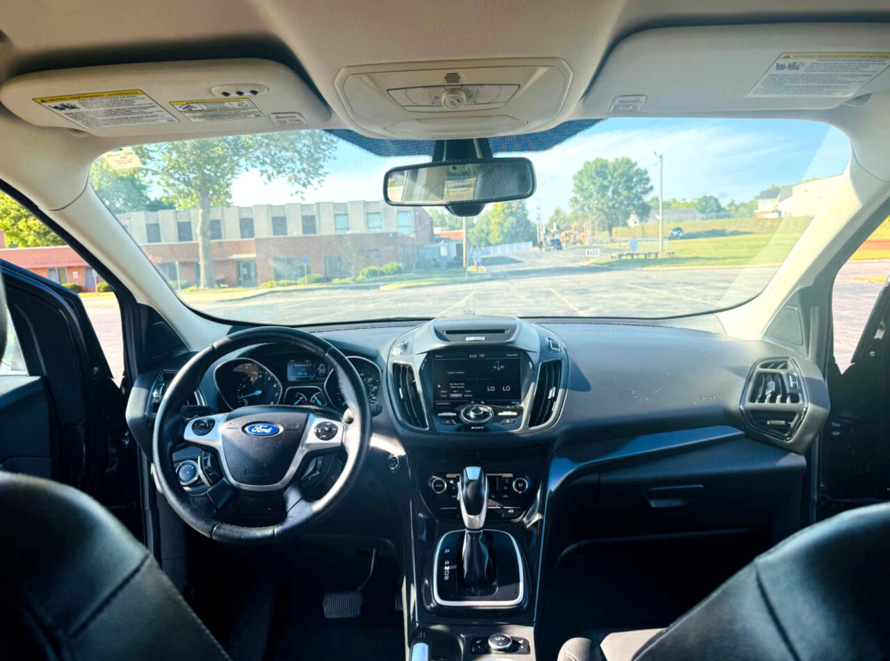 Ford Escape Titanium 4D SUV AWD 2014