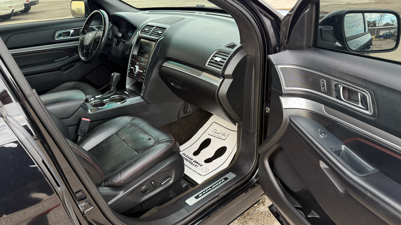 Ford Explorer Sport 4D SUV 4WD 2016