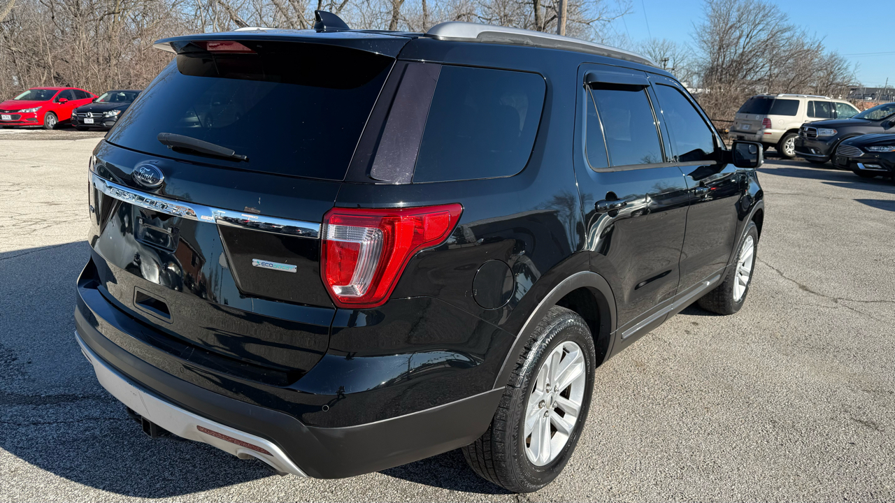 Ford Explorer XLT 4D SUV FWD 2016