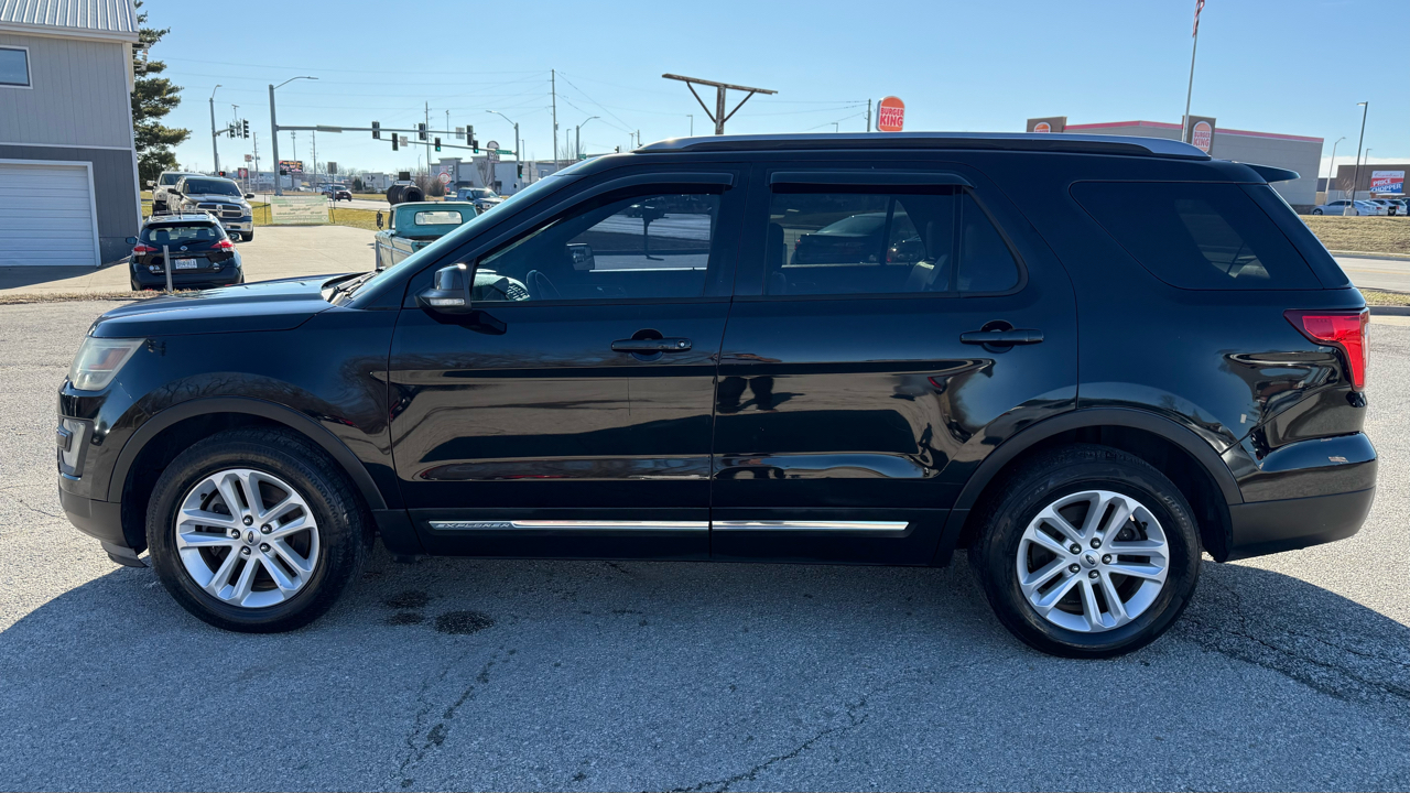 Ford Explorer XLT 4D SUV FWD 2016