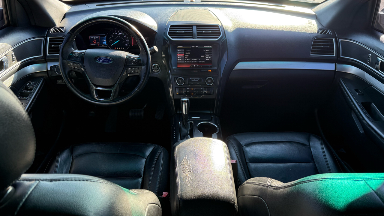 Ford Explorer XLT 4D SUV FWD 2016