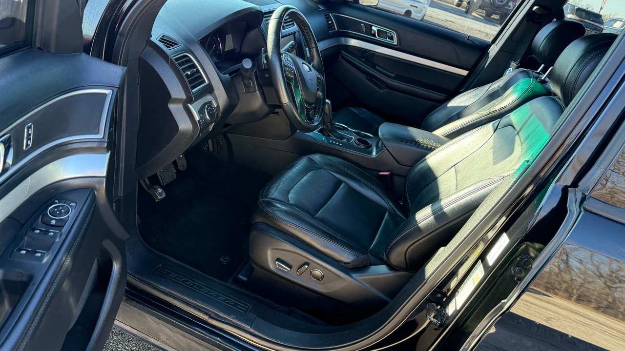 Ford Explorer XLT 4D SUV FWD 2016