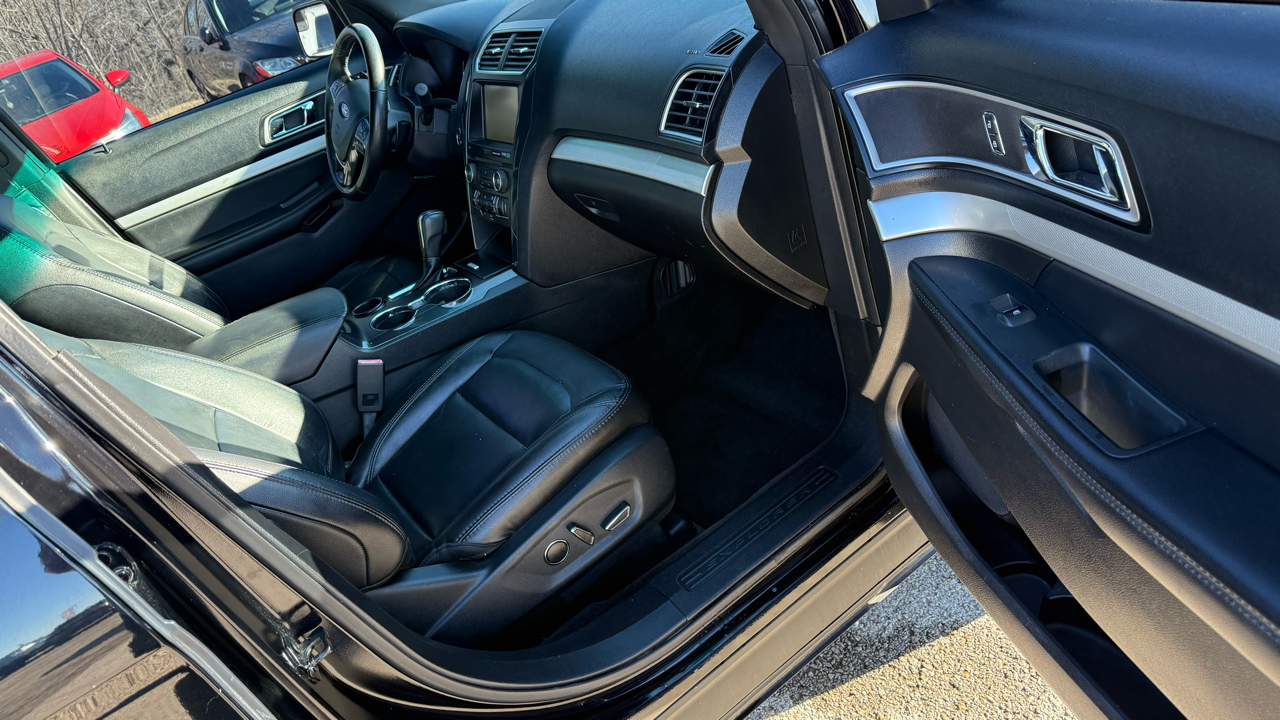 Ford Explorer XLT 4D SUV FWD 2016