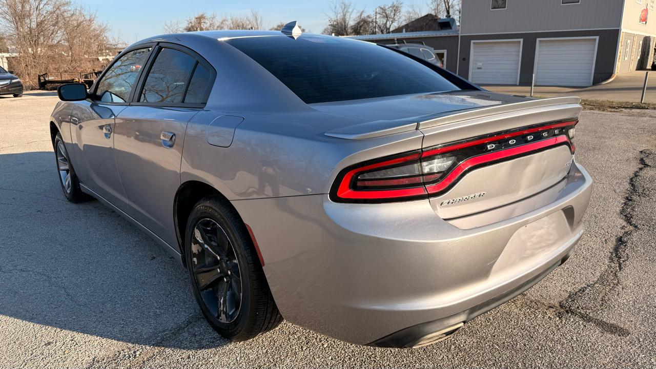 Dodge Charger 4dr Sdn SXT RWD 2016