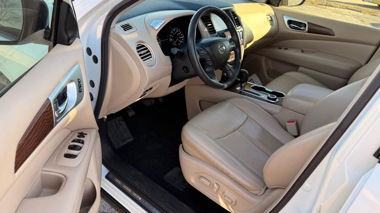 Nissan Pathfinder Platinum 4D SUV 4WD 2017