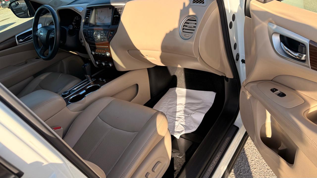 Nissan Pathfinder Platinum 4D SUV 4WD 2017